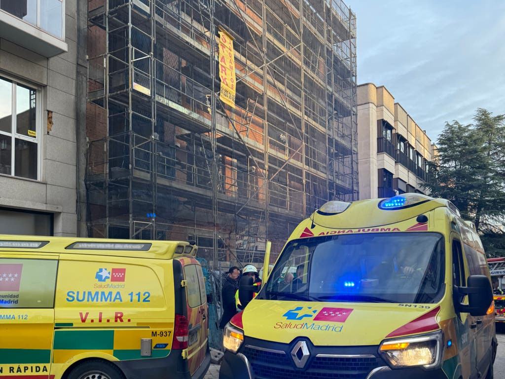 Herido grave un trabajador al precipitarse desde ocho metros de altura en Madrid