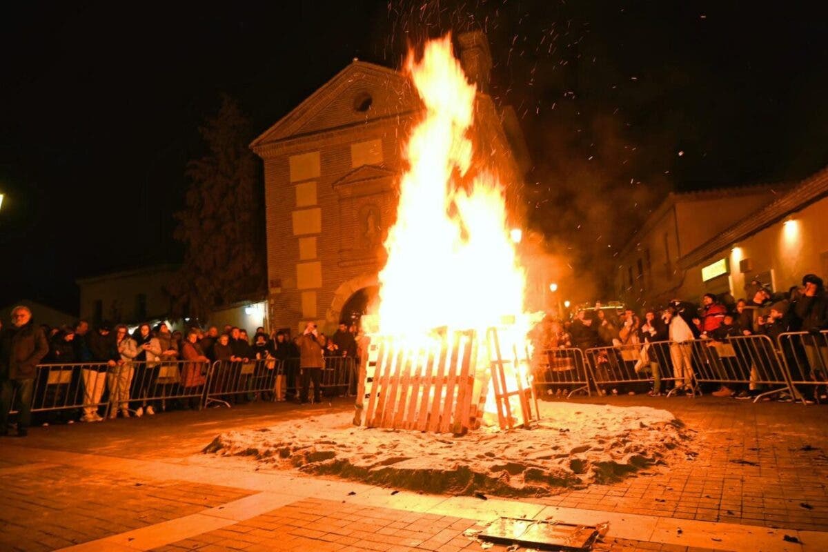 La hoguera de Santa Lucía y decenas de actividades llenan la Navidad de Alcalá de Henares este fin de semana