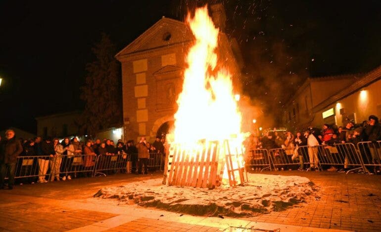 La hoguera de Santa Lucía y decenas de actividades llenan la Navidad de Alcalá de Henares este fin de semana
