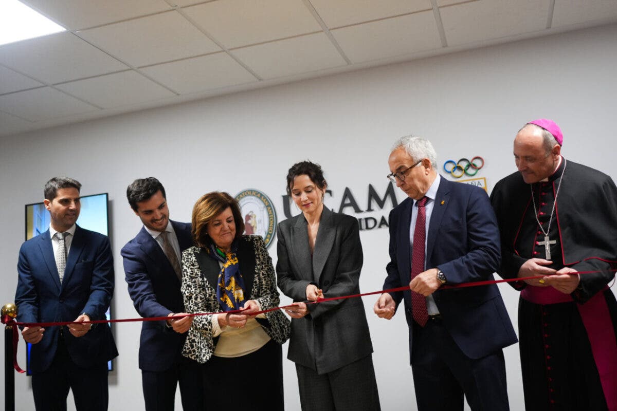 Ayuso inaugura el campus de la UCAM en Torrejón y proclama que la ciudad «vive un momento único»