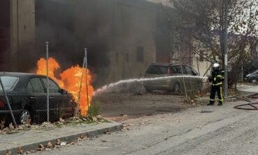 Arde un coche estacionado en el polígono de San Fernando de Henares