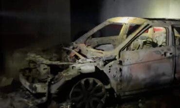 Un incendio en un garaje de Villaverde calcina un coche y una moto y provoca daños estructurales