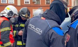 Un coche arde en el garaje de un edificio de Carabanchel y obliga a rescatar a dos personas