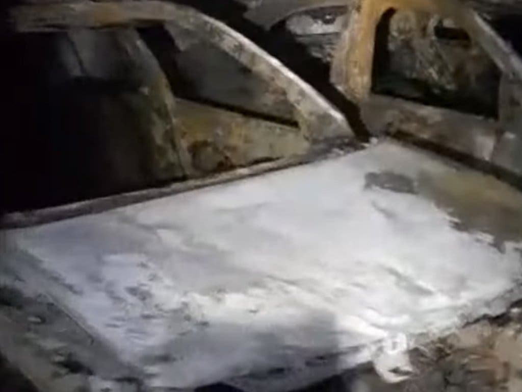 Seis coches y una moto calcinados en el incendio de un garaje en Madrid