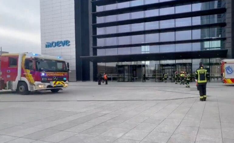 Un incendio en un transformador obliga a desalojar la torre Foster de la Castellana