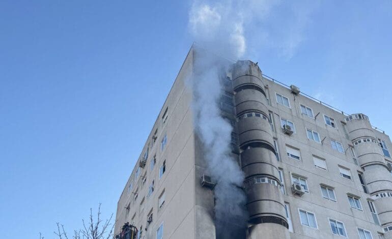 Un incendio en una vivienda de Fuenlabrada deja 13 personas atendidas y seis trasladadas al hospital