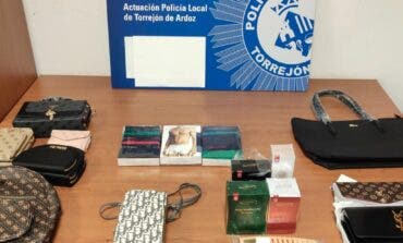 La Policía Local de Torrejón intercepta un coche lleno de productos falsificados listos para su venta