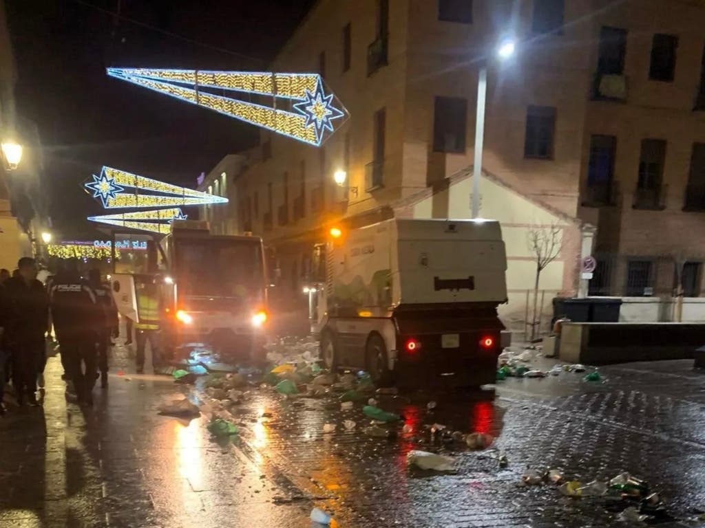 Alcalá de Henares activa un plan especial de limpieza y recogida de residuos para las fechas navideñas