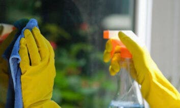 La Comunidad de Madrid destina 2,3 millones en ayudas de hasta 4.000 euros para contratar empleados del hogar