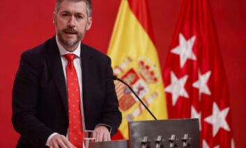 Madrid aprueba 887 millones para subir el sueldo a más de 250.000 empleados públicos