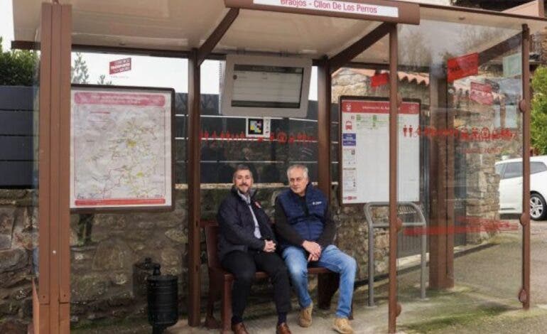 La Comunidad de Madrid instala marquesinas de autobús con calefacción en tres municipios de la Sierra Norte
