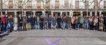 Torrejón guarda un minuto de silencio por María Ángeles, la vecina asesinada a puñaladas por su marido