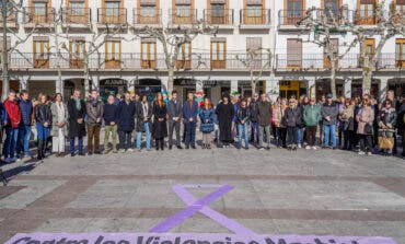 Torrejón guarda un minuto de silencio por María Ángeles, la vecina asesinada a puñaladas por su marido