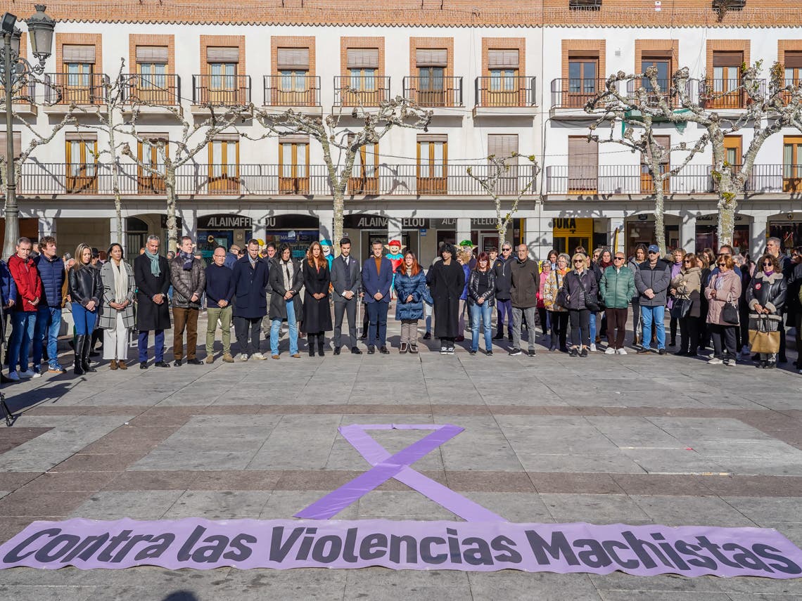 Concentración en la Plaza Mayor de Torrejón en homenaje a María Ángeles.