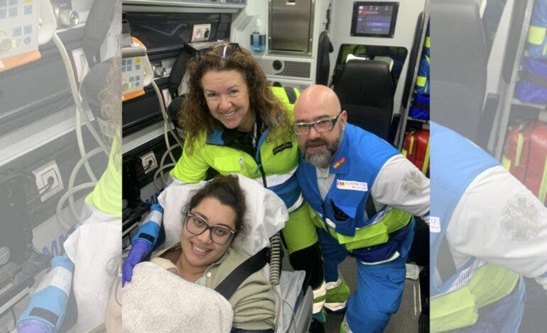 Una mujer da a luz en su casa en Alcalá de Henares ayudada por una vecina y guiada por el SUMMA