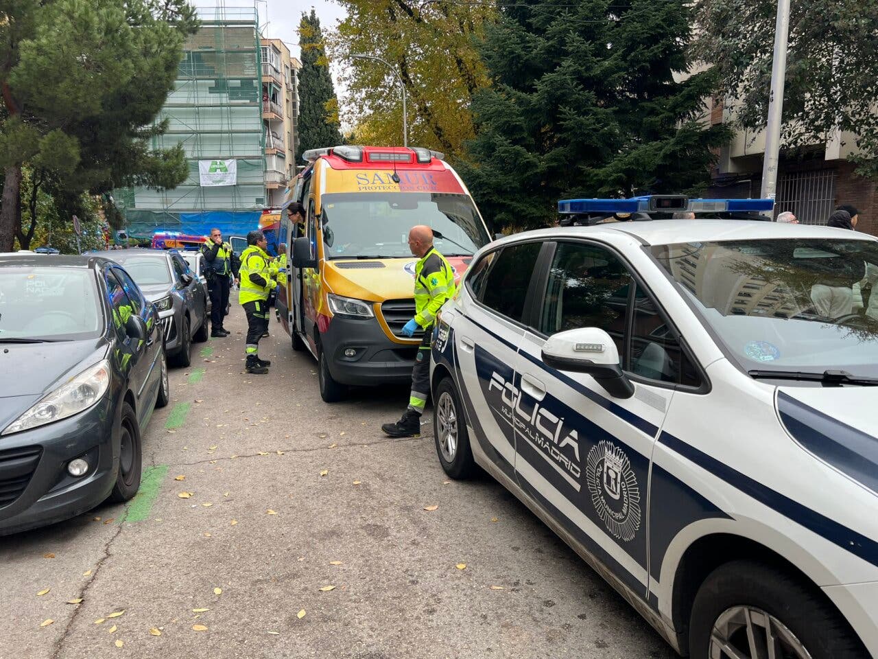 Intervención de servicios de emergencia tras un accidente en Ciudad Lineal
