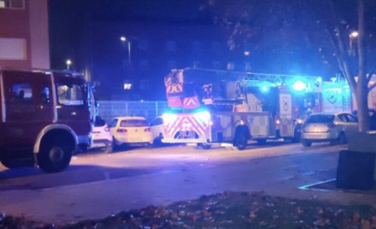 Una olla al fuego provoca un incendio y obliga a desalojar un bloque en Azuqueca