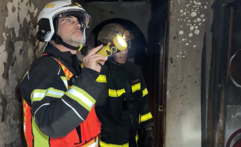 Una explosión provoca un incendio en una vivienda de Parla y deja tres personas atendidas