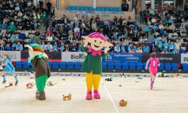 El Garbajosa de Torrejón se llenó de peluches solidarios con los Guachis en el último partido del año del Movistar Inter