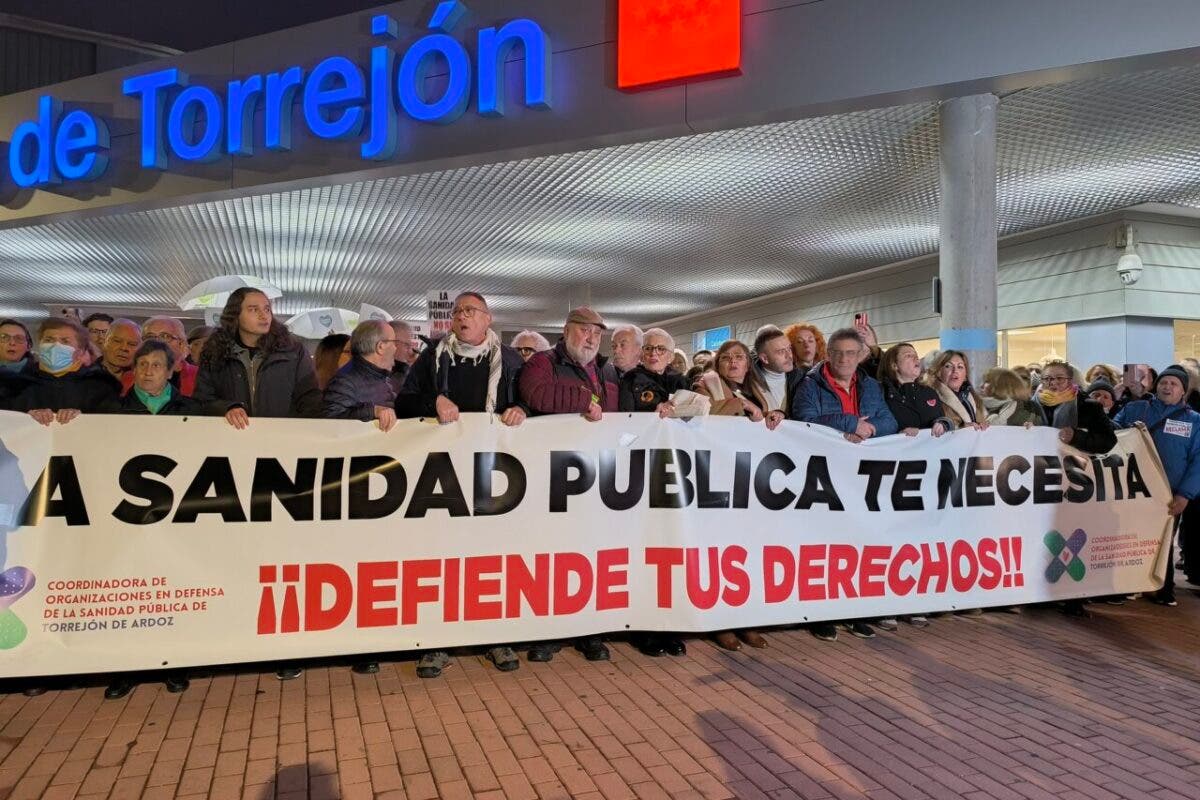 Una protesta ante el Hospital de Torrejón pide revocar la concesión a Ribera y una gestión 100 % pública