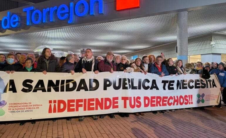 Una protesta ante el Hospital de Torrejón pide revocar la concesión a Ribera y una gestión 100 % pública