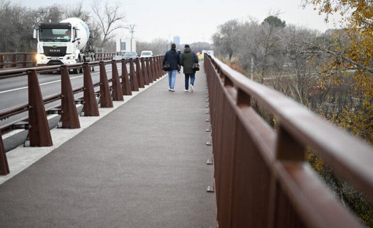 Reabre al completo el Puente de Zulema en Alcalá de Henares con nueva pasarela peatonal y ciclista