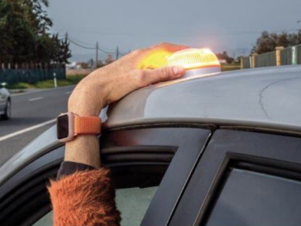 La DGT retira la homologación a cuatro balizas V16 a pocos días de que sean obligatorias