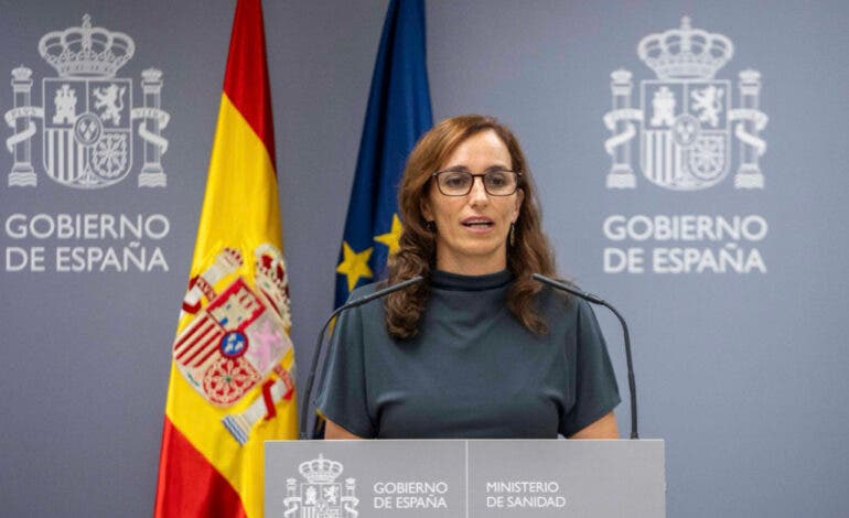 Los sindicatos de la sanidad pública se rebelan contra Mónica García y convocan una huelga indefinida en toda España