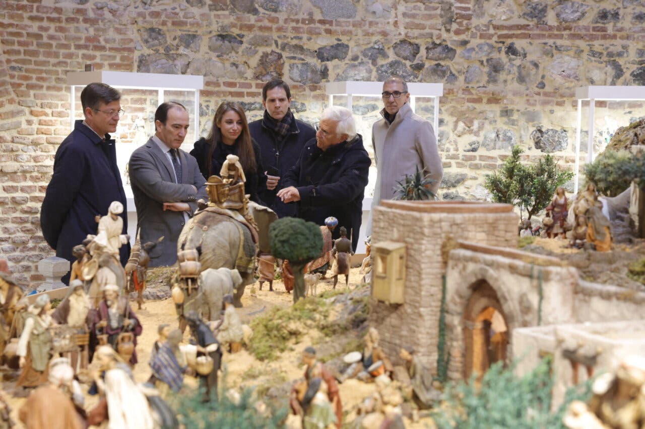 Visita al belén siciliano en el Retiro con figuras detalladas