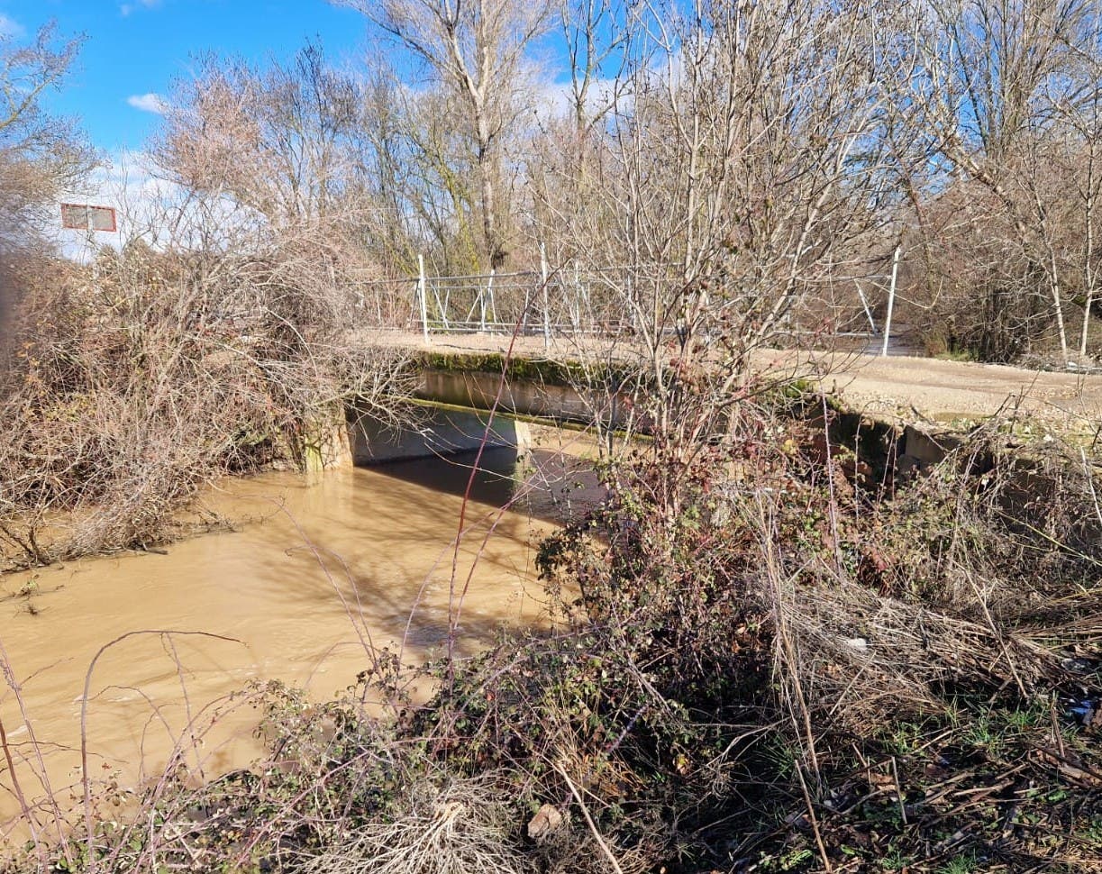 Crecida del río Torote en Fresno de Torote tras nevadas y lluvias recientes.