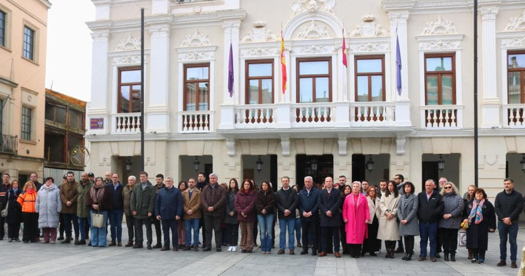 Minuto de silencio en Alcalá de Henares por víctimas de accidente ferroviario