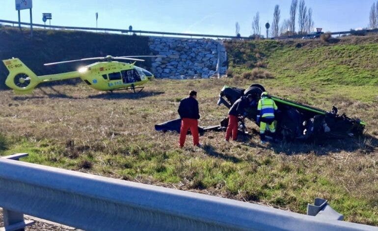 Un conductor resulta muy grave tras volcar y salir despedido de su vehículo en la A-1, en Colmenar Viejo