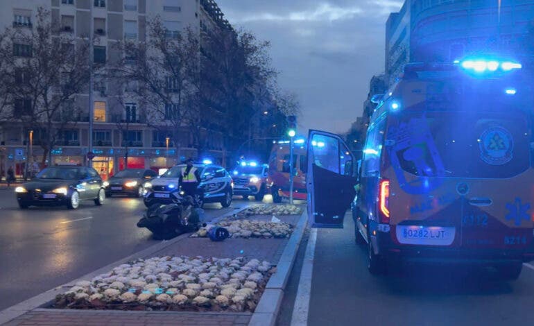 Herida grave una motorista de 49 años tras chocar contra una isleta en Manuel Becerra