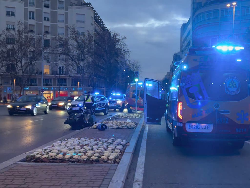 Herida grave una motorista de 49 años tras chocar contra una isleta en Manuel Becerra