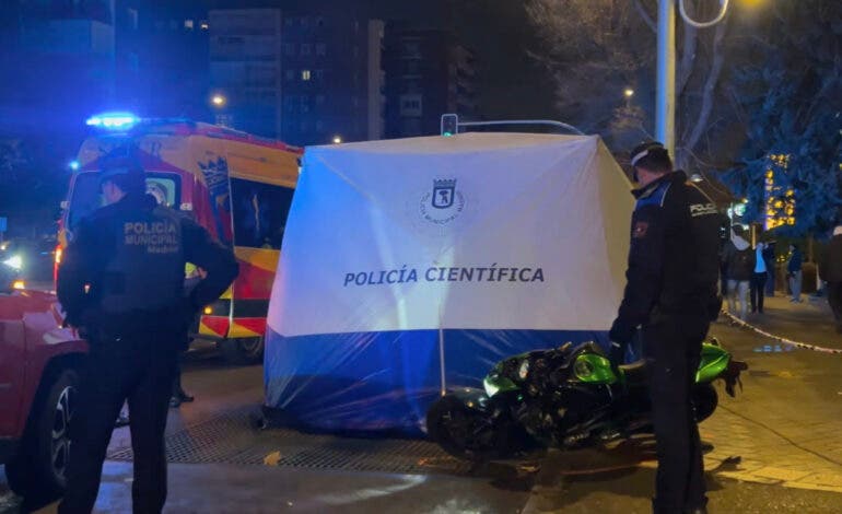 Muere un motorista tras chocar contra un coche en Doctor Esquerdo, en Madrid