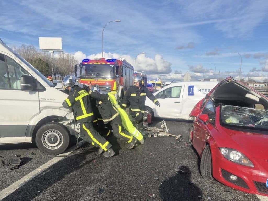 Ocho heridos, dos potencialmente graves, en un accidente múltiple en la A-42