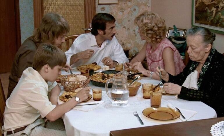 Alcalá de Henares presenta en FITUR una nueva ruta por las localizaciones de «Cuéntame» y una exposición inmersiva