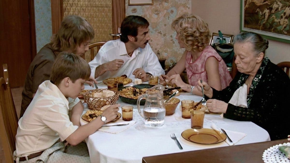 Alcalá de Henares presenta en FITUR una nueva ruta por las localizaciones de «Cuéntame» y una exposición inmersiva