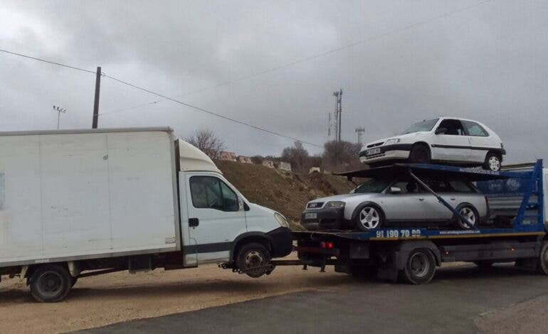 Arganda continúa retirando vehículos abandonados en las calles
