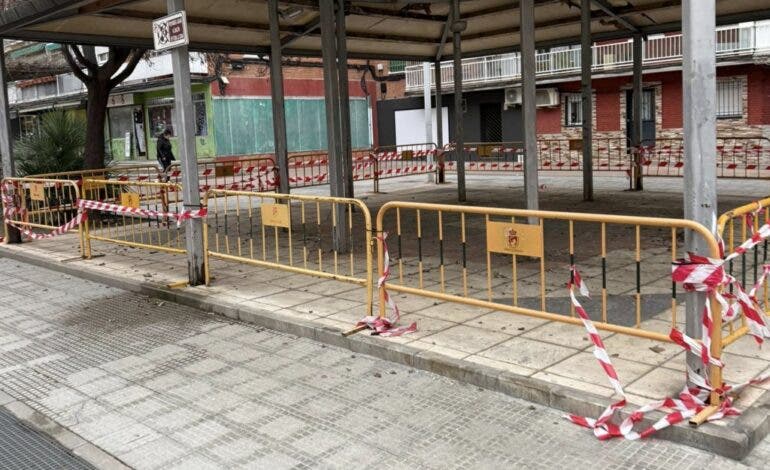 Coslada aprueba un plan para arreglar las aceras con el gobierno dividido y gracias a PP y Vox