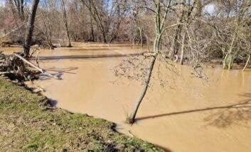 La fuerte crecida del río Torote pone en alerta a Fresno de Torote