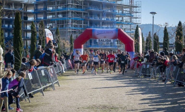 Más de 1.000 corredores participan en Alcalá de Henares en el cross solidario «La Estela de Ayo»