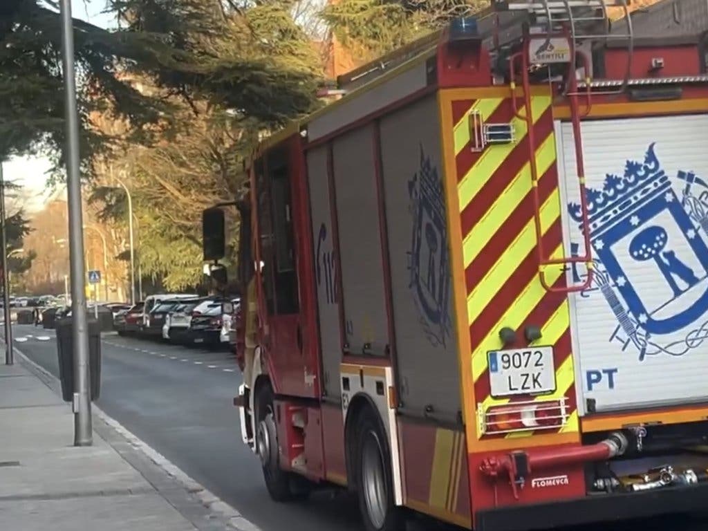 Una explosión en una vivienda de Usera deja a una joven herida grave