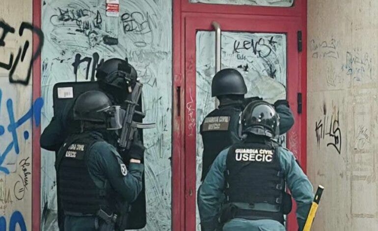 La Guardia Civil desaloja a varios okupas en Arganda tras sorprenderlos robando un móvil