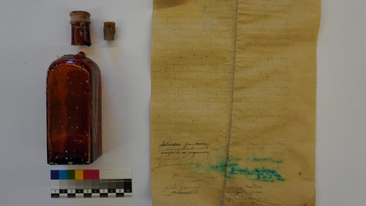 Hallan en Campo Real una botella con un documento sobre el párroco asesinado en 1936