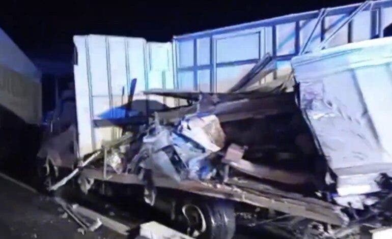 Herido grave un camionero tras chocar contra un tráiler en la M-50