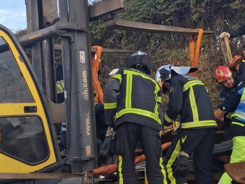 Herido grave un trabajador de 40 años en Algete tras quedar atrapado por unas planchas de hierro