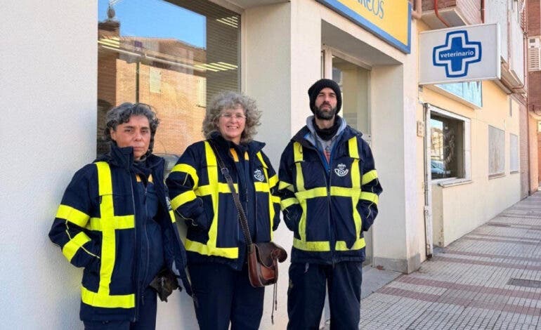 Huelga indefinida en Correos de Marchamalo tras obligar a los carteros a recorrer 16 kilómetros a pie