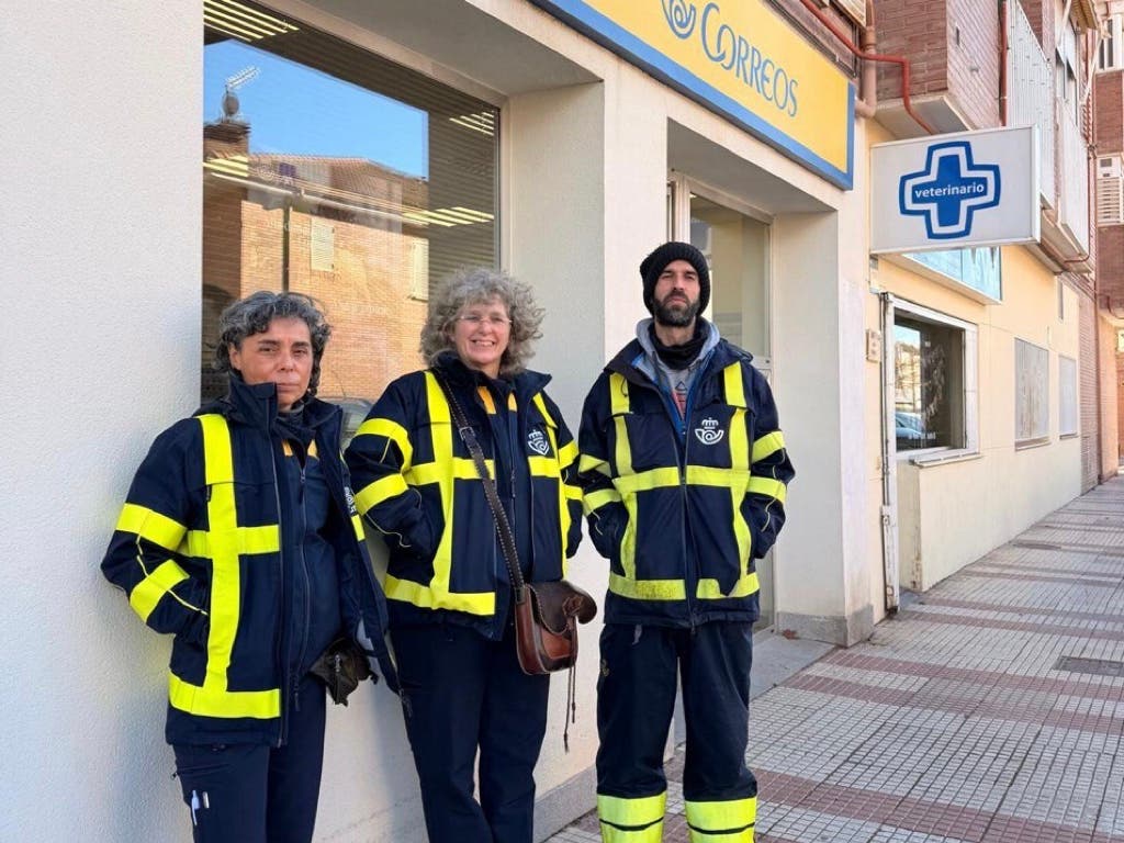 Huelga indefinida en Correos de Marchamalo tras obligar a los carteros a recorrer 16 kilómetros a pie