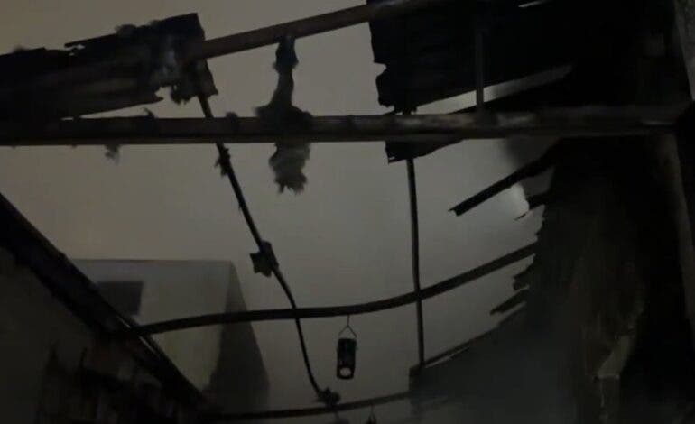 Un incendio arrasa de madrugada varias naves con asientos de avión en Vicálvaro